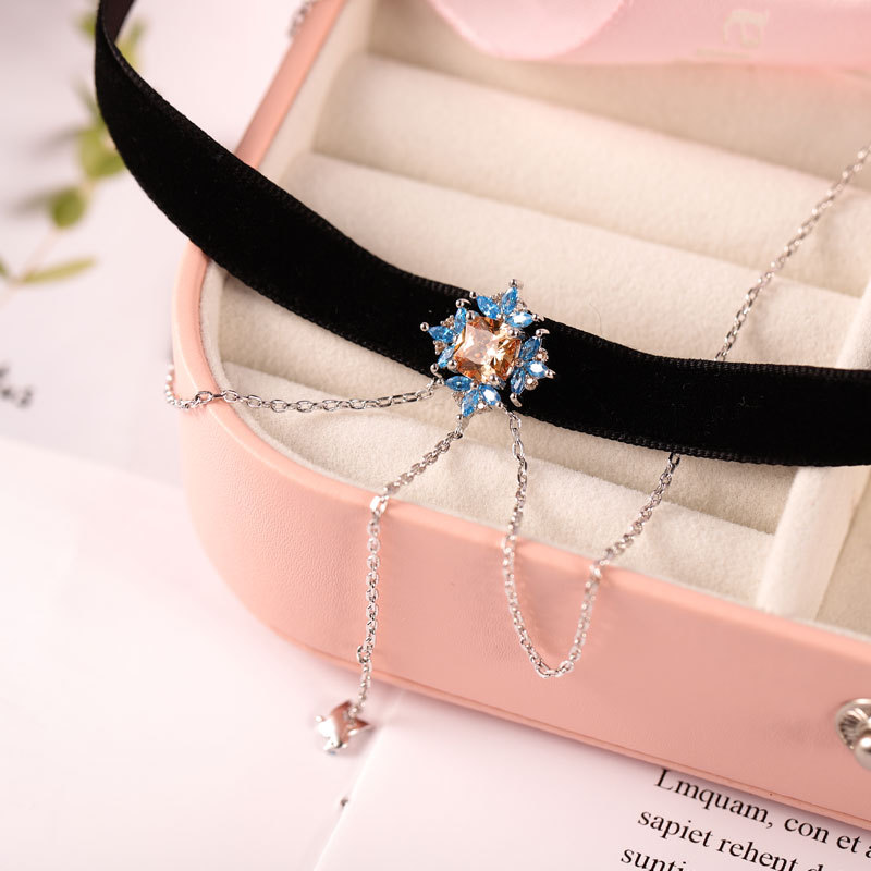 Royal Choker image number 1