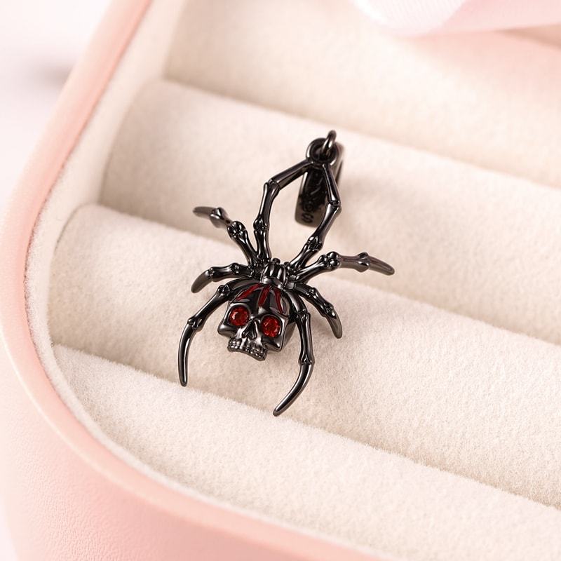 Spider Skull Pendant image number 1