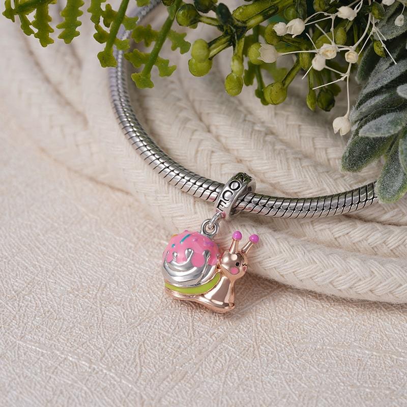 ピンキーカタツムリペンダント image number 1