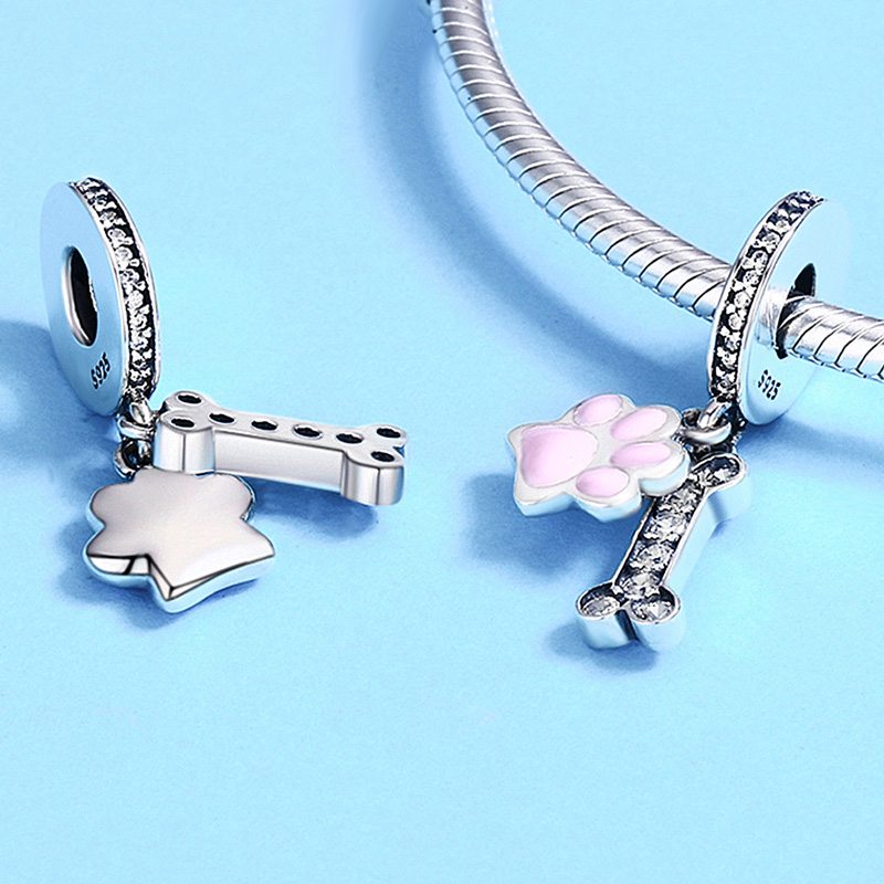 足と骨のペンダント image number 1