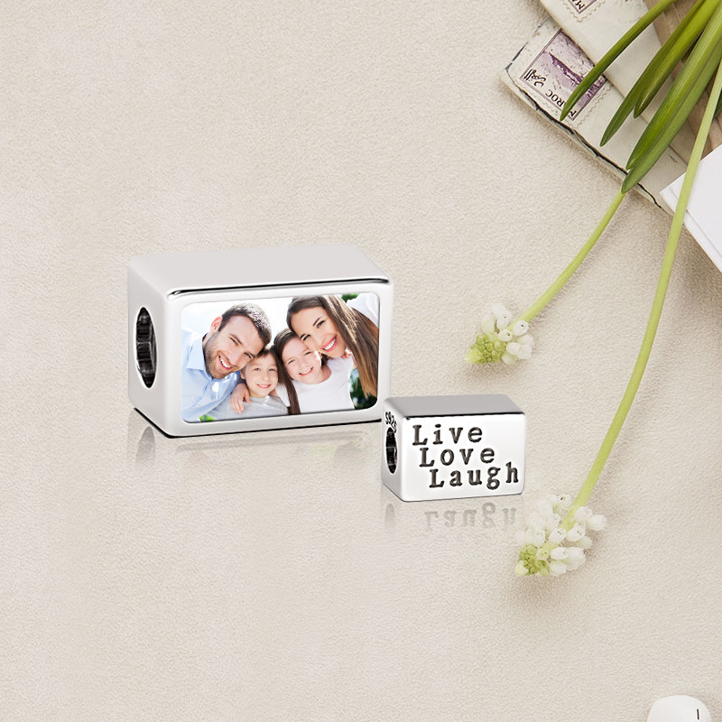 「Live Love Laugh」が刻まれたチャーム image number 2