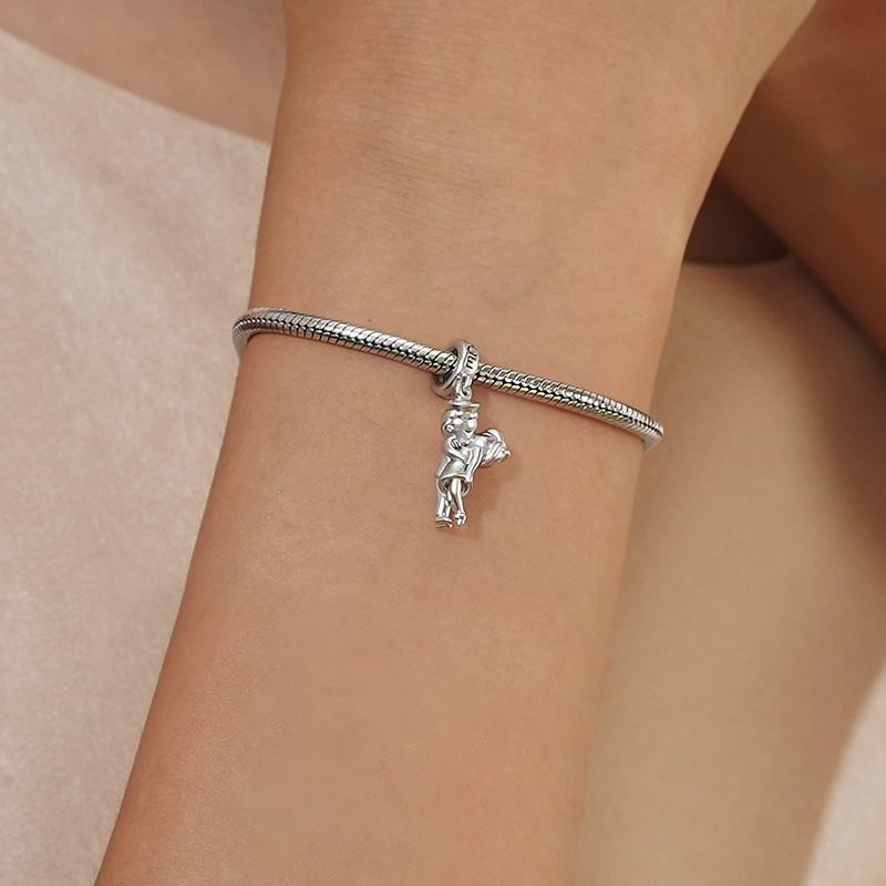 勝利のペンダントのキス image number 4