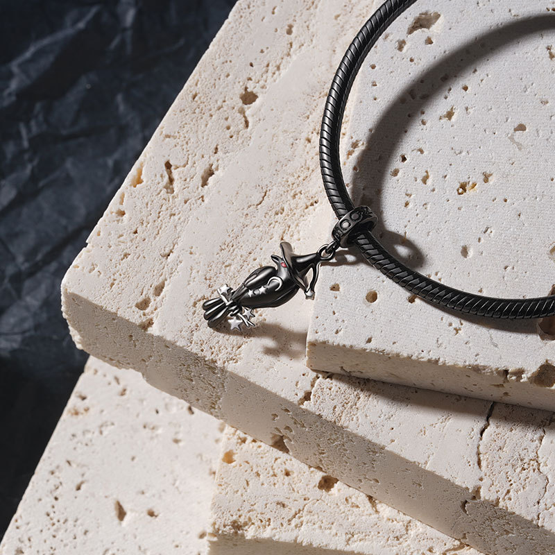 カラスのペンダント image number 2