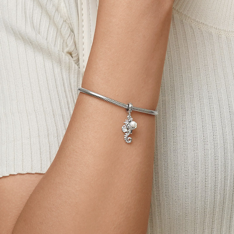 タツノオトシゴの貝殻ペンダント image number 4