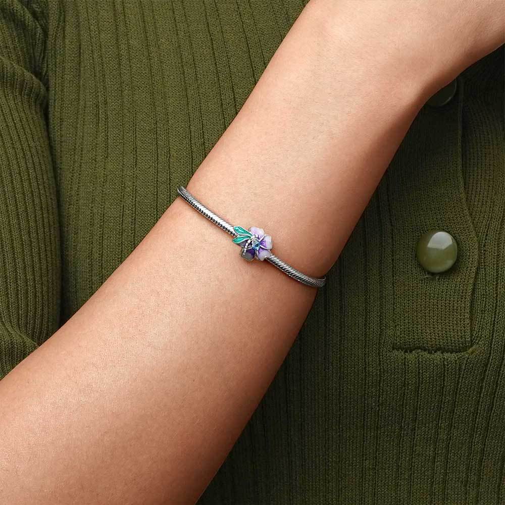 トンボは花のチャームが大好き image number 4