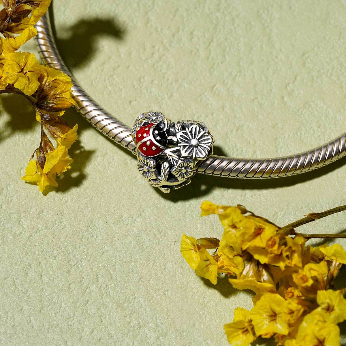 花が大好きなてんとう虫のチャーム image number 2