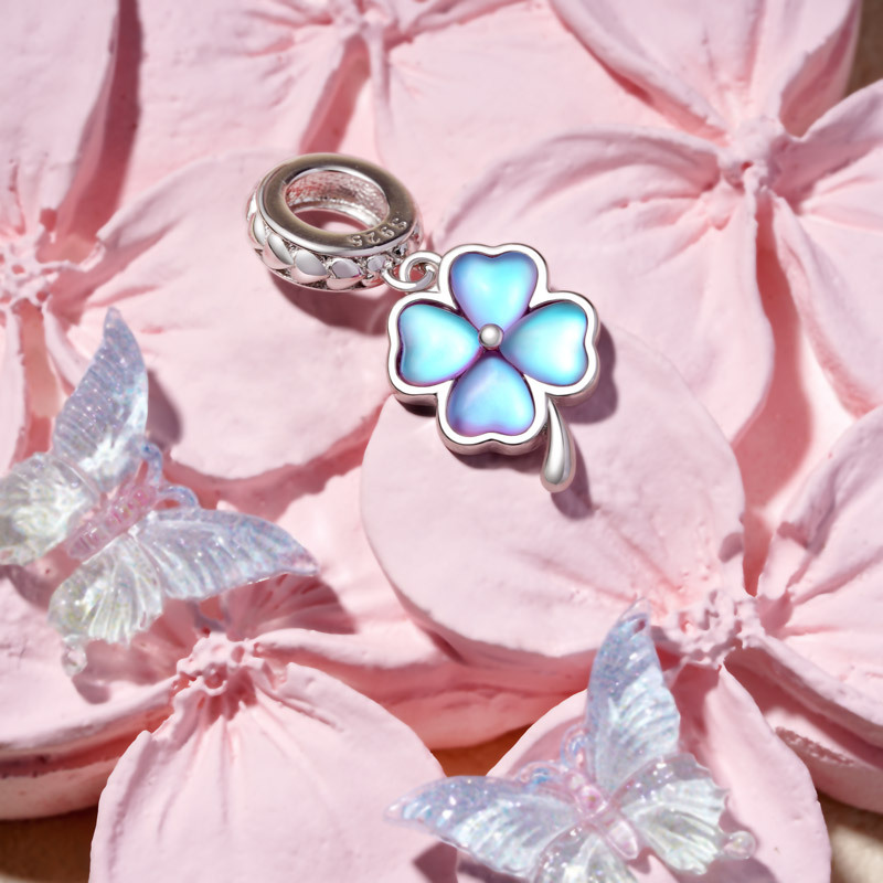 まばゆいラッキークローバーペンダント image number 2