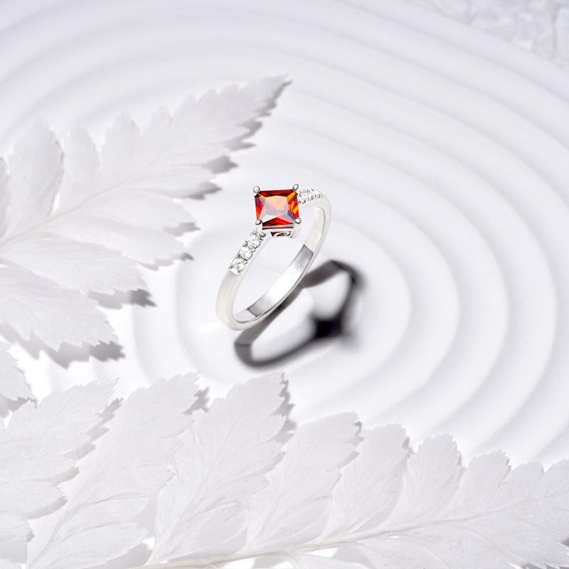 スクエアカットの誕生石リング image number 3