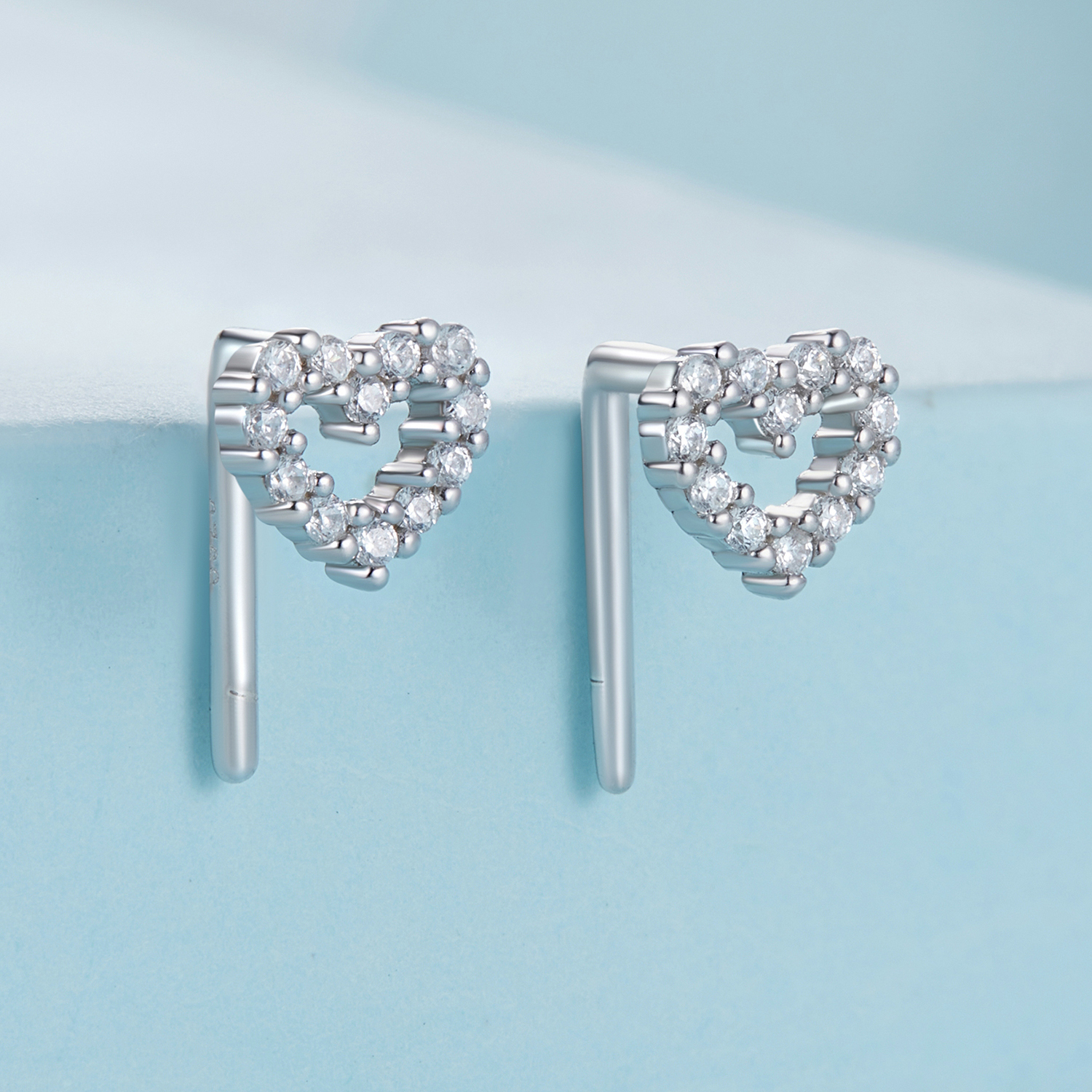 ハートL字型スタッドピアス image number 1