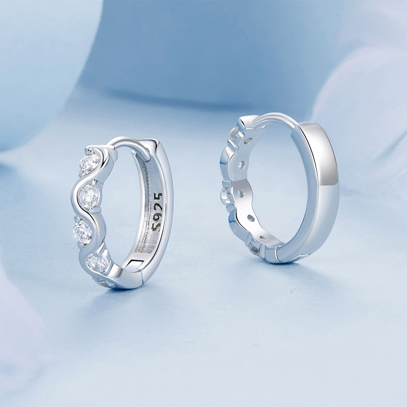 ウェーブスパークリングフープピアス image number 1