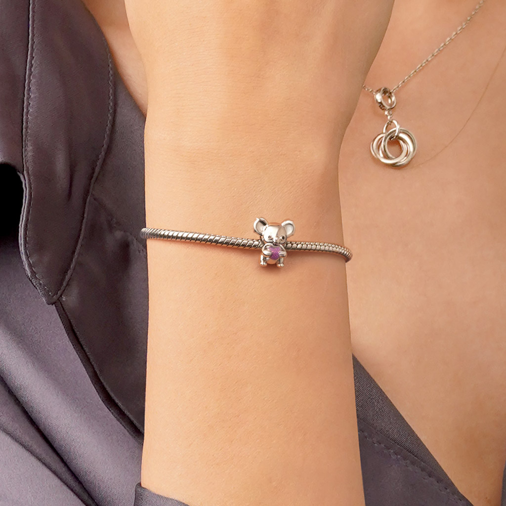 ハートチャームを抱きしめるコアラ image number 4