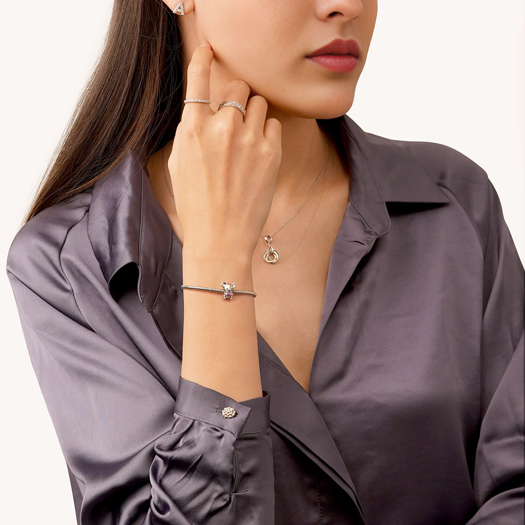 ハートチャームを抱きしめるコアラ image number 3