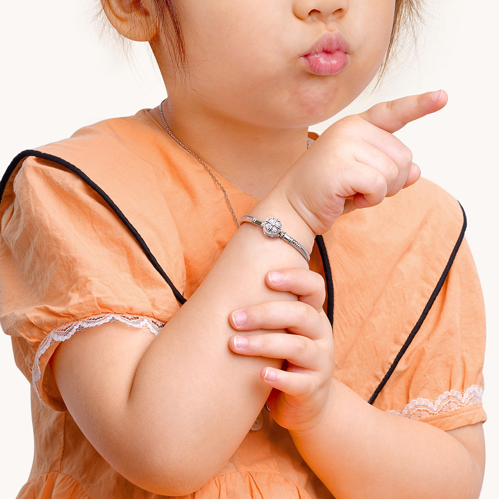 四つ葉のクローバーブレスレット image number 2