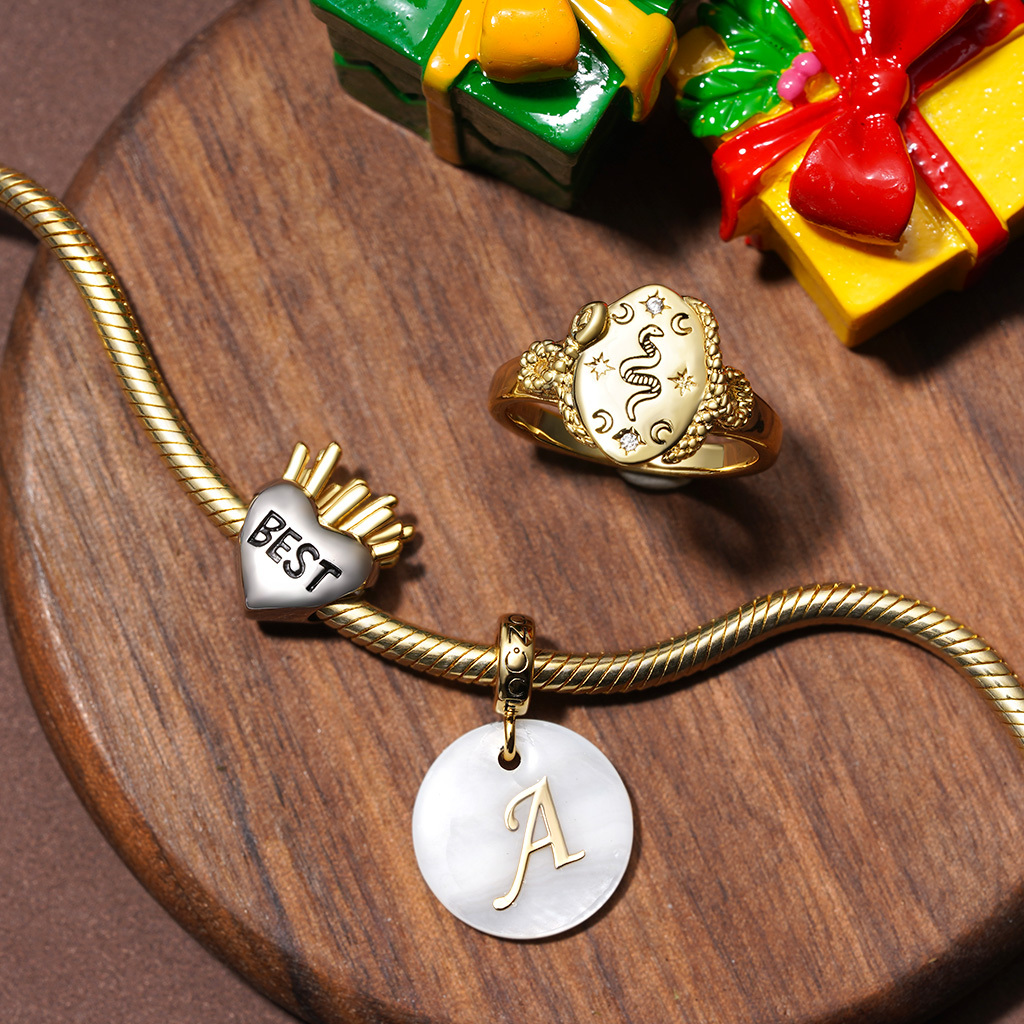 天然シェル ゴールドレターペンダント image number 4