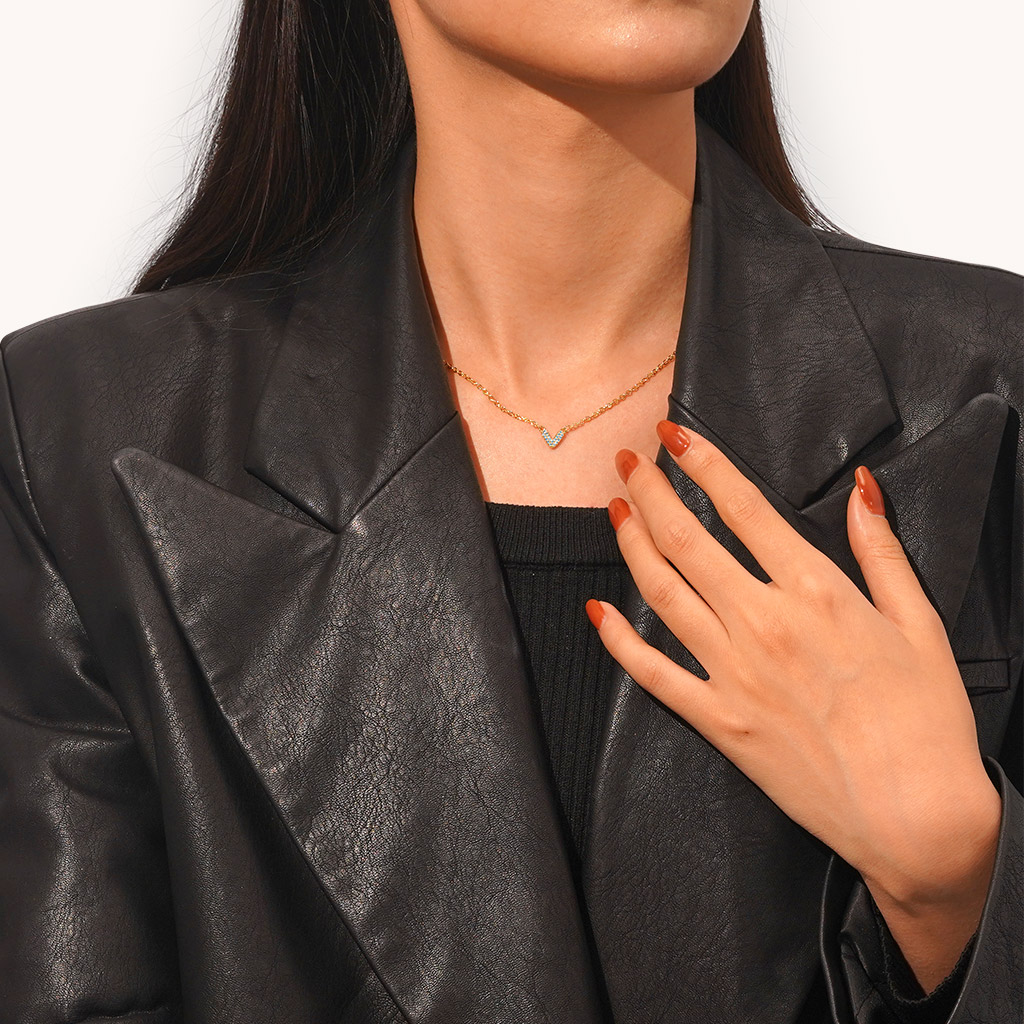 18Kゴールドメッキ「V」CZネックレス image number 4