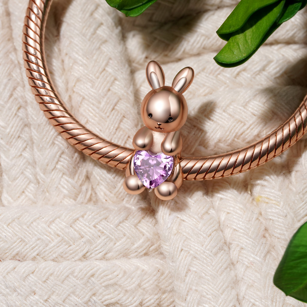 愛を抱きしめるウサギのチャーム image number 4