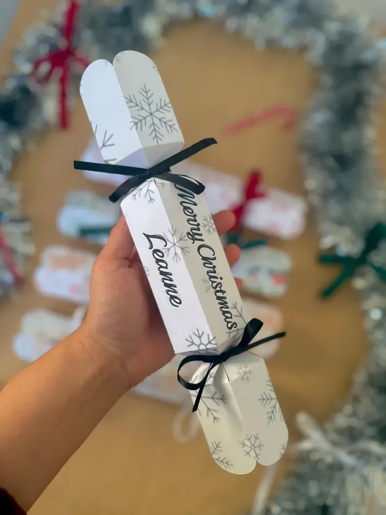 Personalised Christmas Cracker with Custom Text – 5 Designs For Choose