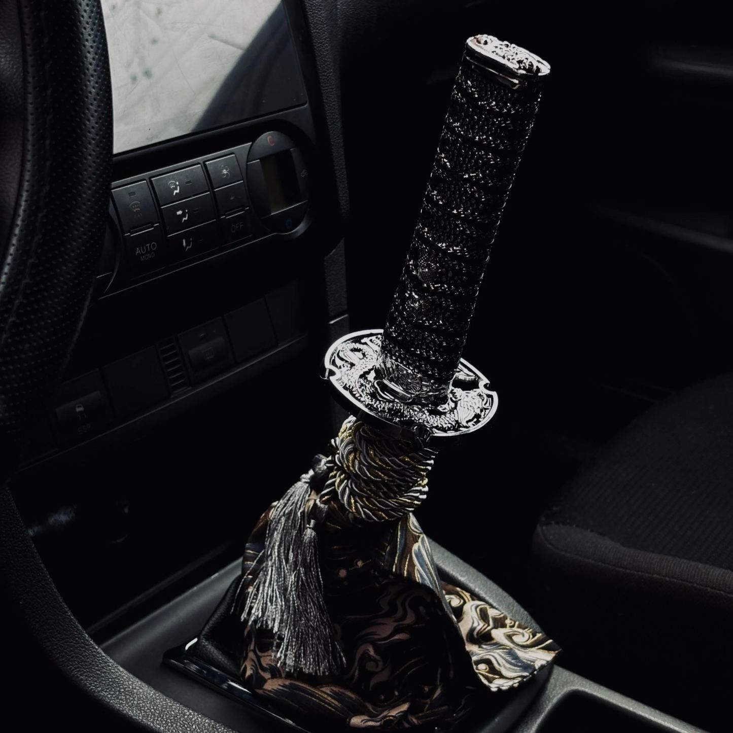 Japanese Samurai Sword Car Gear Shift Knob – Universal Katana Shifter Lever with 4 Adapters for Manual Transmission Cars - CustWitAU
