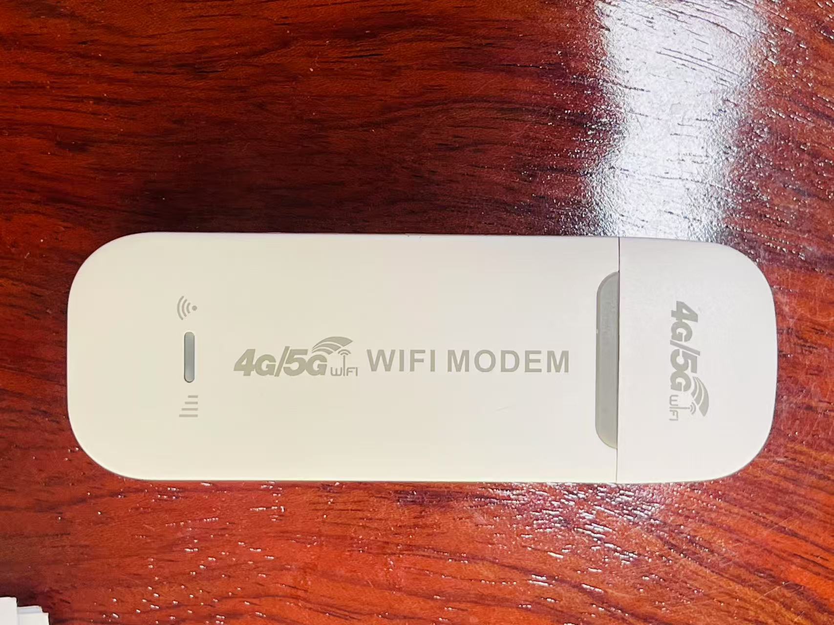 【Free year-round internet access】German-made wireless portable WiFi, 4G speeds comparable to broadband, super strong dual-antenna signal, instant WiFi access, support for up to 10 simultaneous device connections, and password-crackable protection.