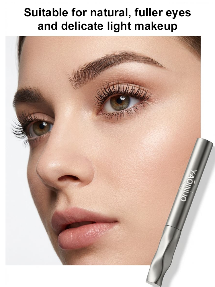 Waterproof, well-defined, naturally voluminous mascara