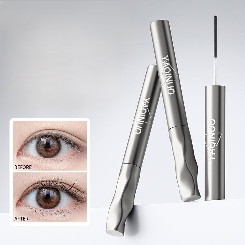 Waterproof, well-defined, naturally voluminous mascara