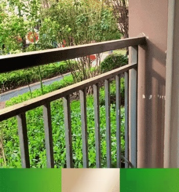 ที่วางกระถางดอกไม้กลมแบบแขวนราวระเบียงบ้าน