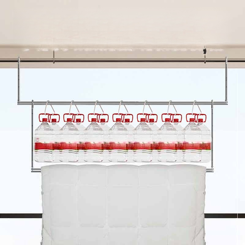 ราวตากผ้าแบบยืดหดได้ที่ระเบียง