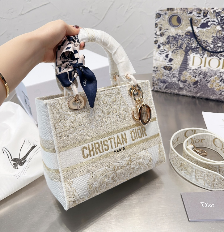 【新作】  LADY D-LITE ミディアムバッグ