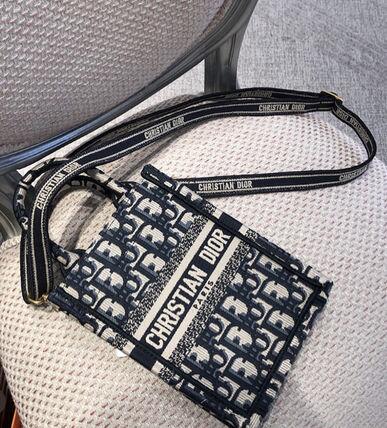 【完売確実！最新サイズ！】DIORブックトートphoneバック