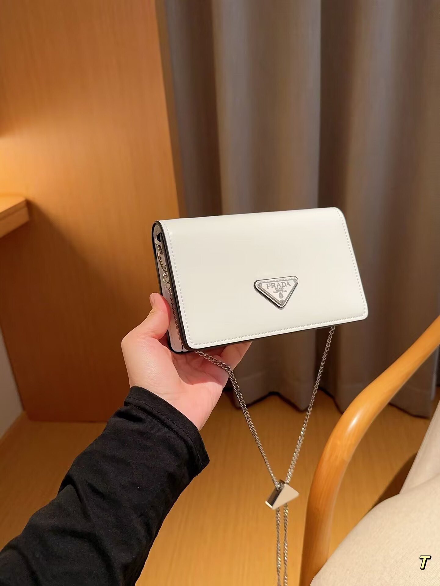 関税負担なし☆PRADA ロゴショルダーストラップカードホルダー