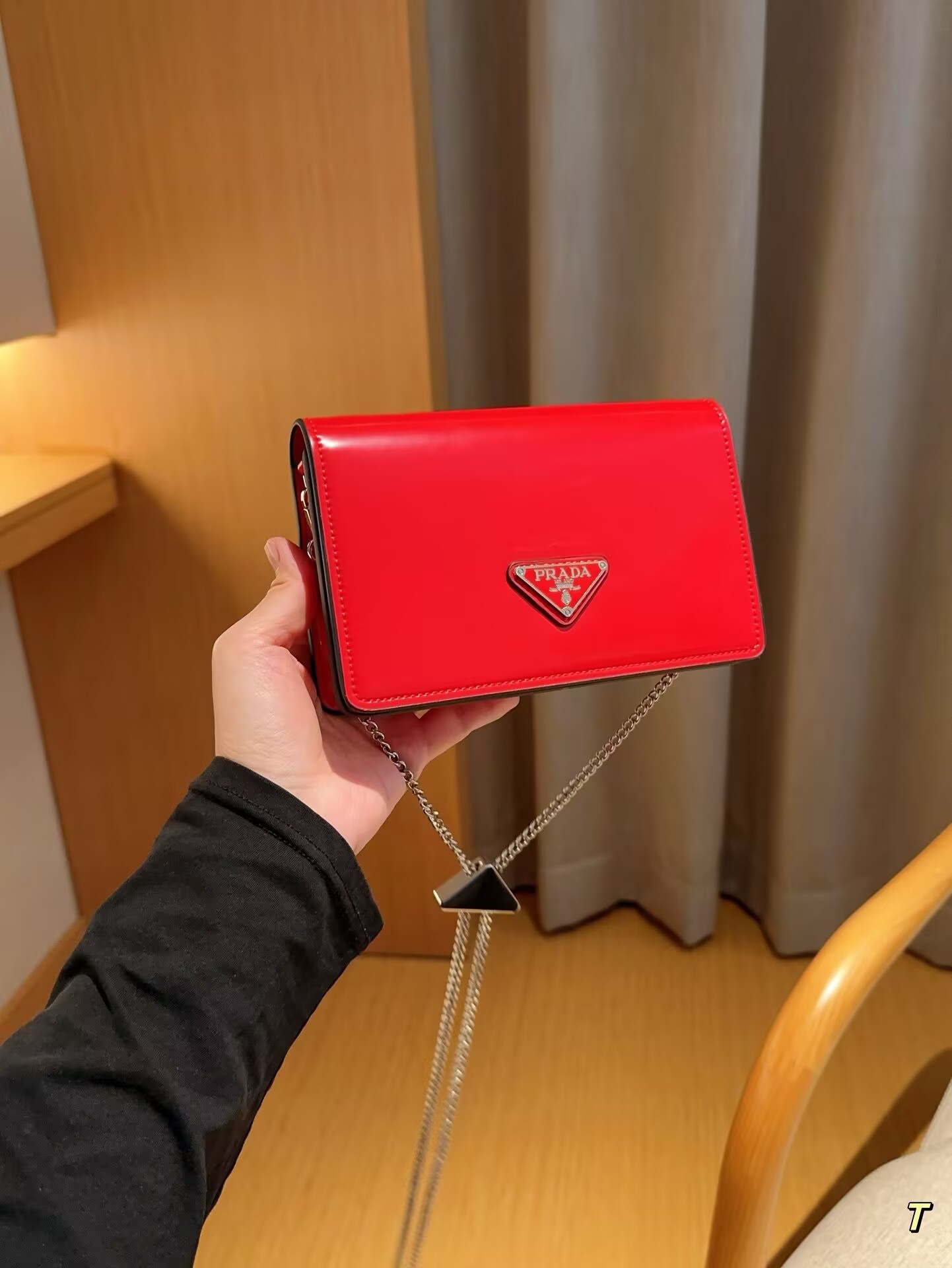 関税負担なし☆PRADA ロゴショルダーストラップカードホルダー