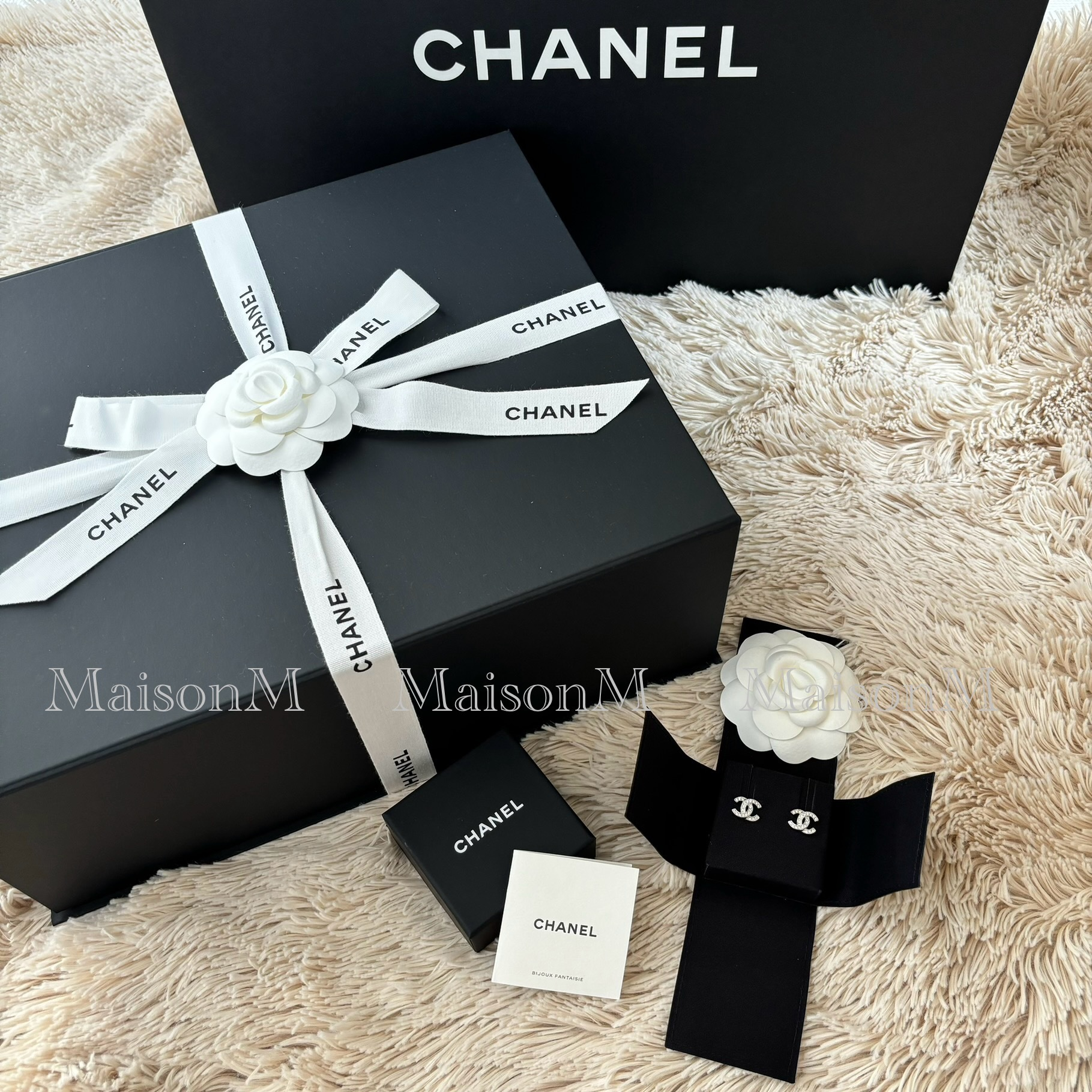 在庫有【CHANEL】ストラス　CCマーク　ピアス