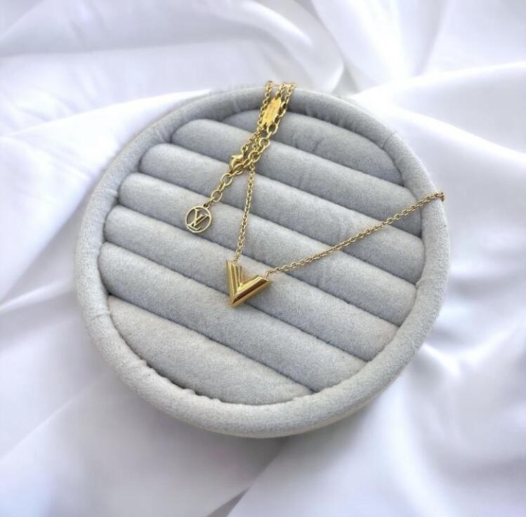 【定番人気】ルイヴィトン★ネックレス エセンシャルV 2色