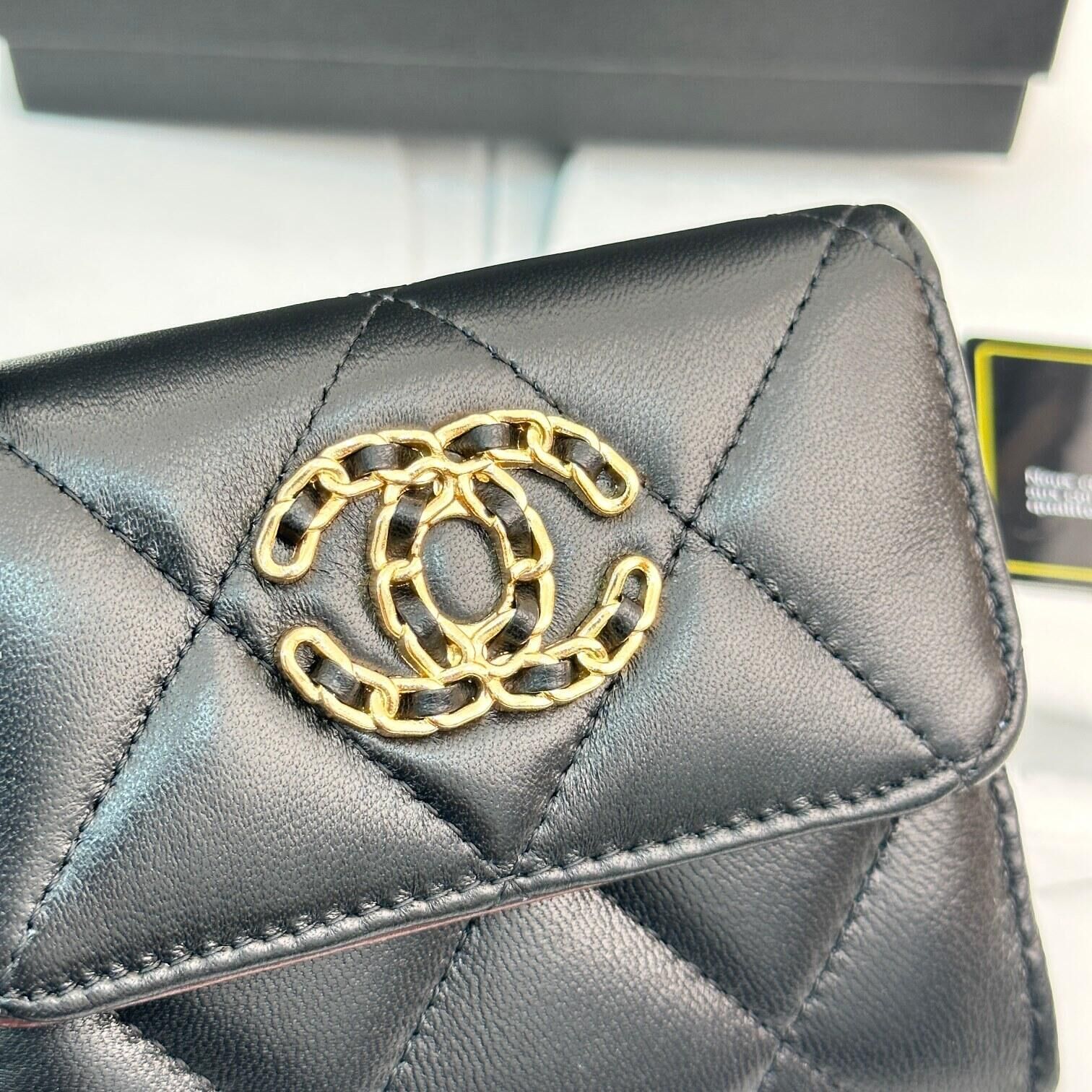 (シャネル)AP1064フラップ ウォレット財布☆ブラック