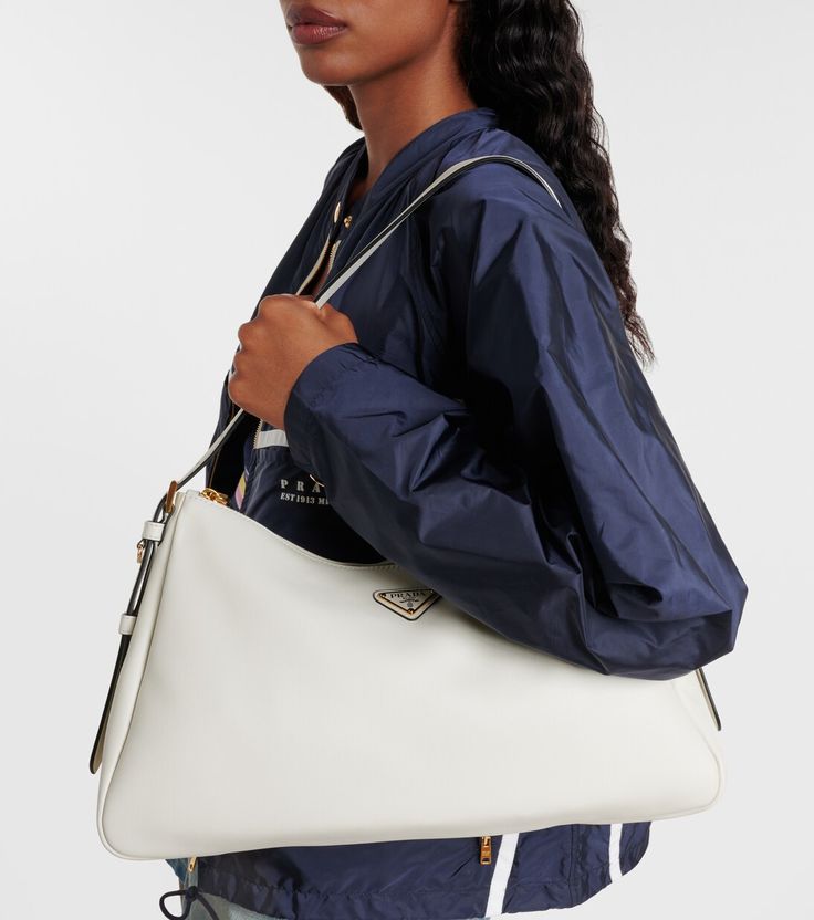 プラダ エメ ラージ レザー ショルダーバッグ