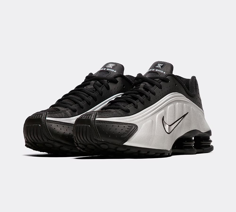 ナイキ ショックス R4 ブラックメタリック