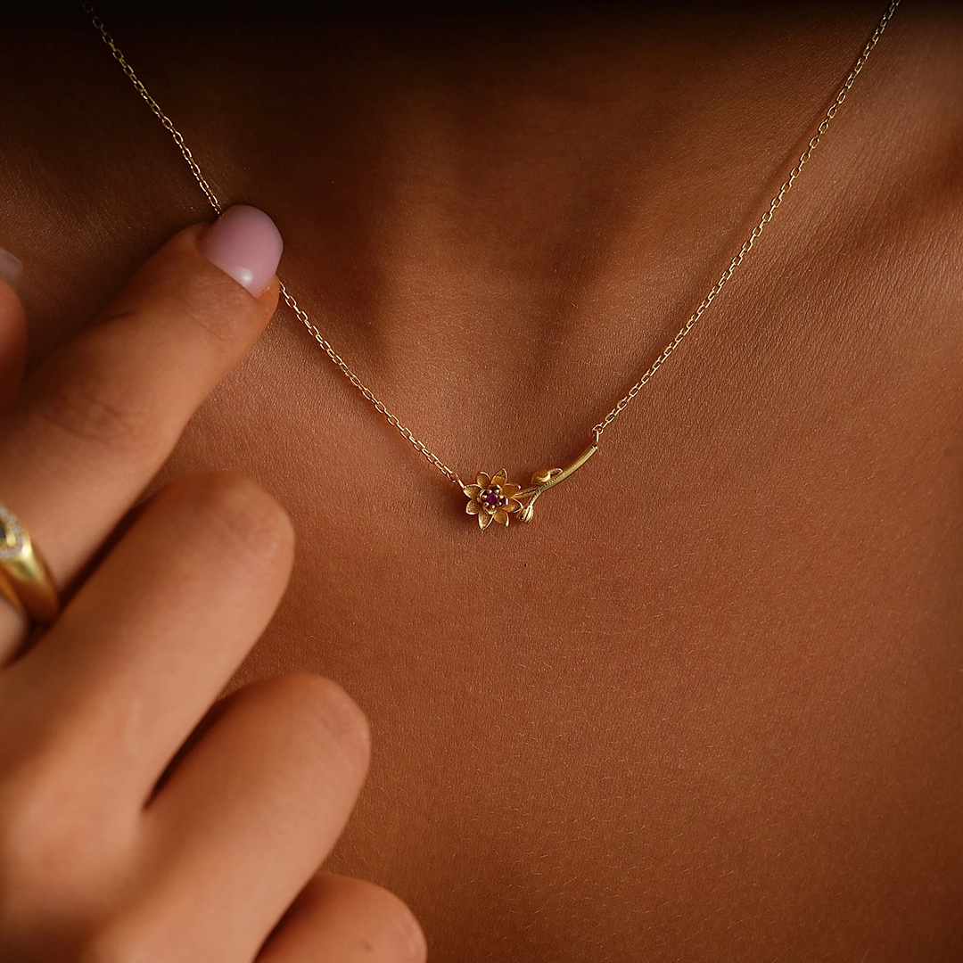 あなたのはじまりを花で綴るネックレス