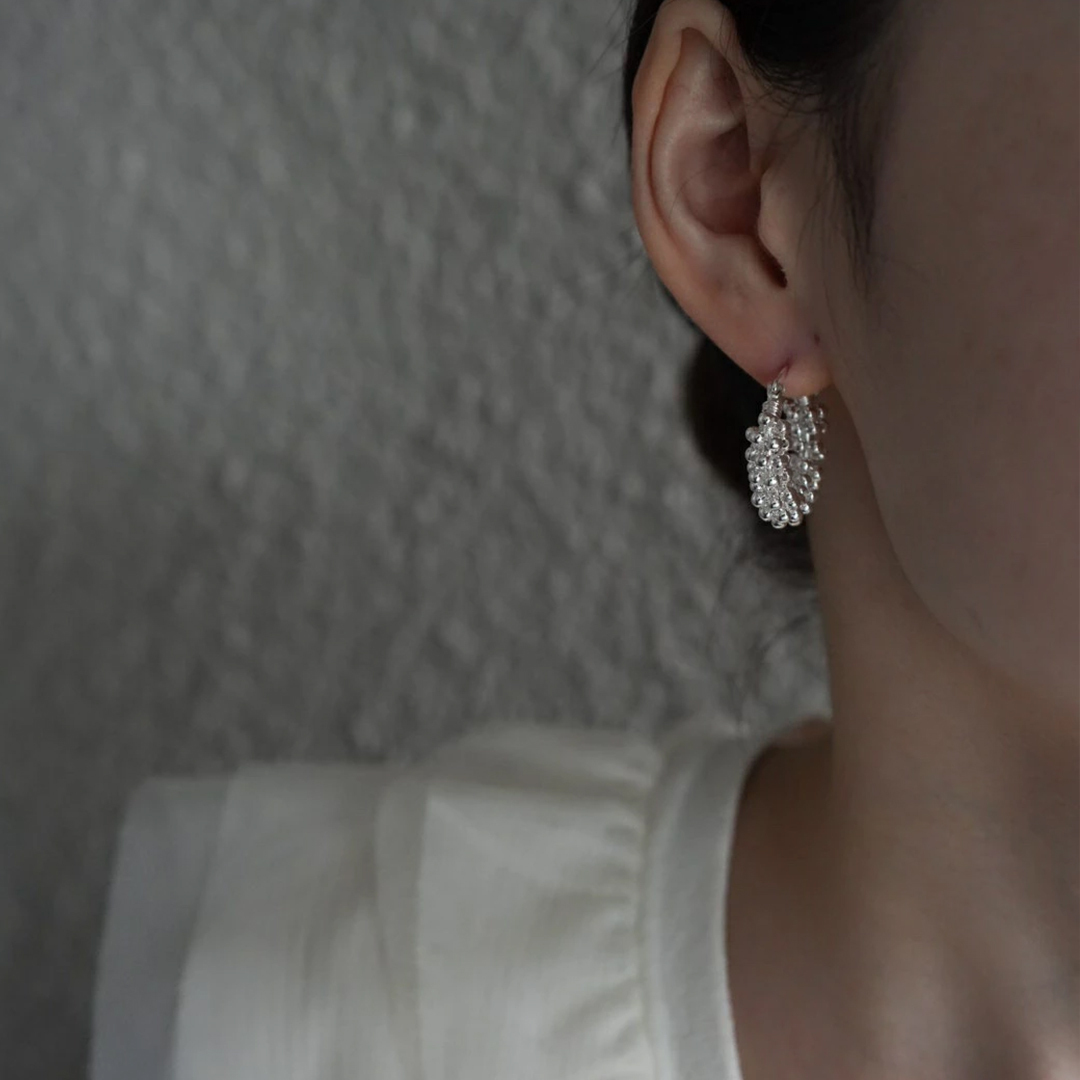 親友の小さなビーズの輪ピアス