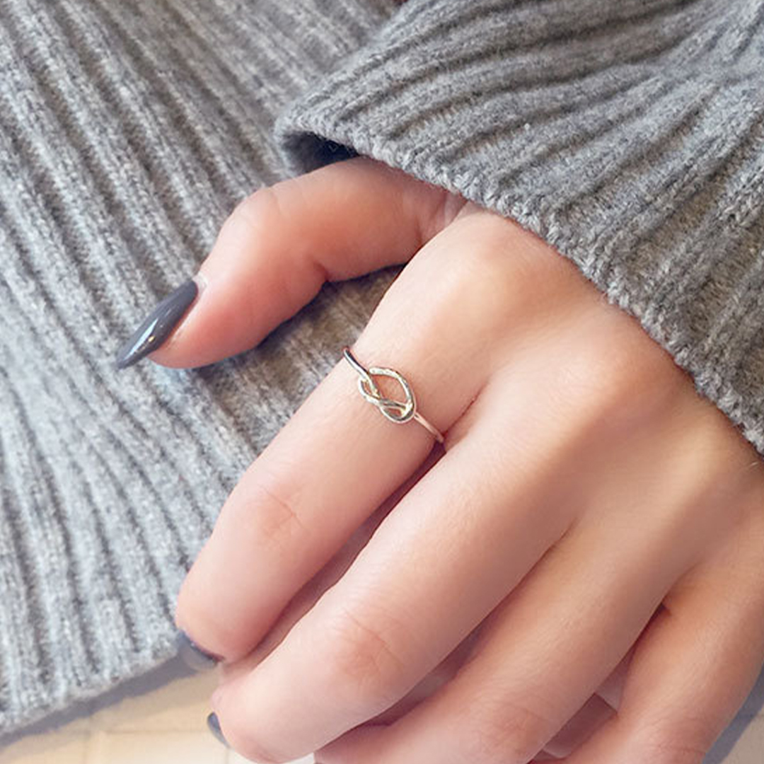 小さな運命を結ぶ絆のリング