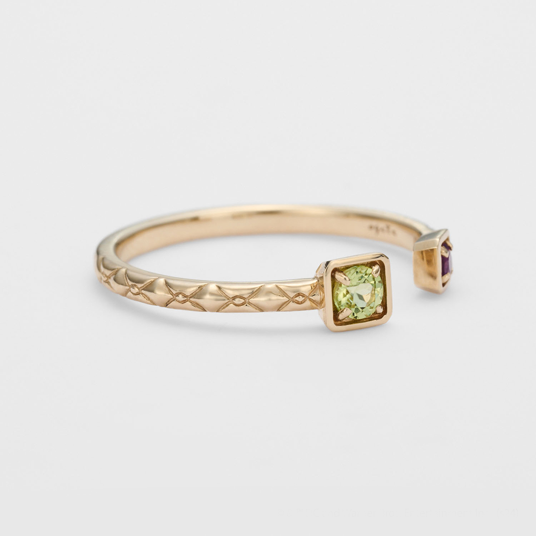 ふたりの絆を結ぶ、誕生石ツインリング