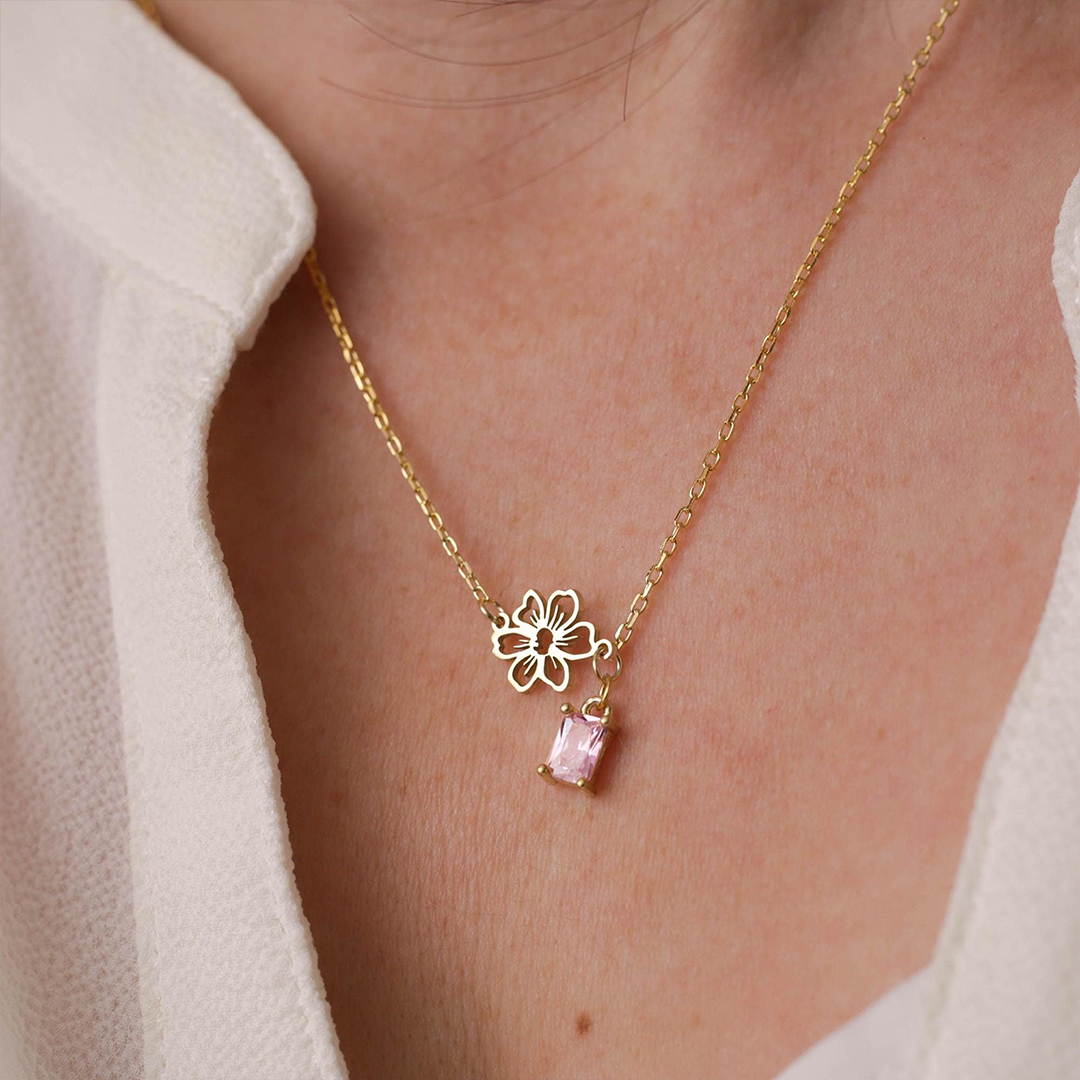 花と石が彩る、誕生日の記憶ネックレス