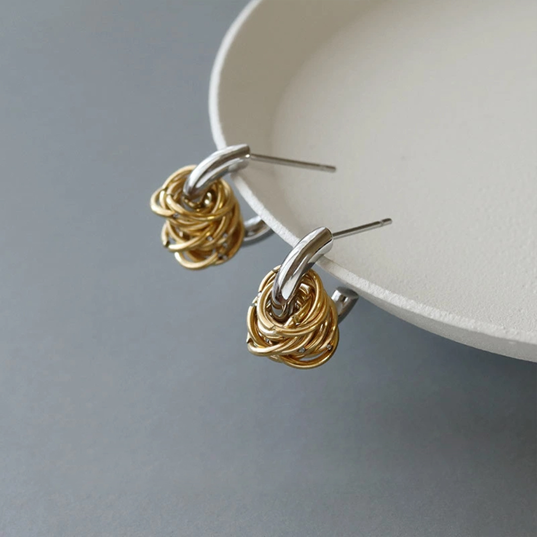 「ツートーン・ノット」スタッドピアス