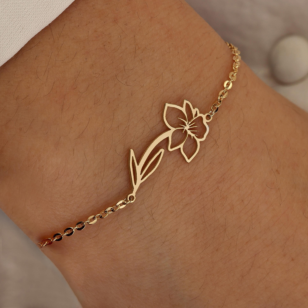 わたしだけの物語を咲かせる、誕生花のブレスレット