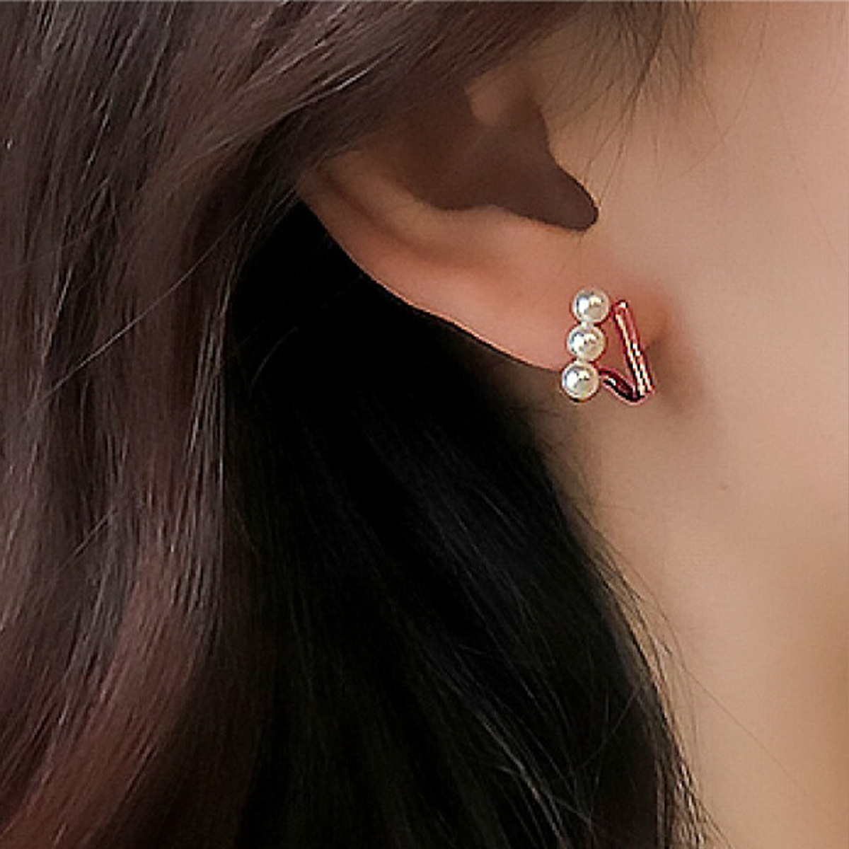 ママの小さな三連の煌めきピアス