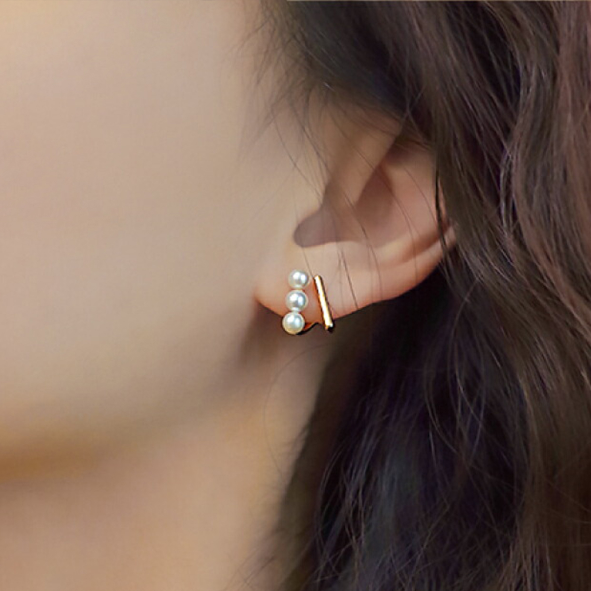 ママの小さな三連の煌めきピアス