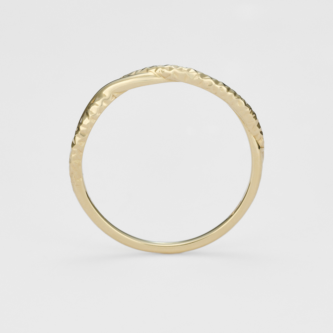 静かな想いを映す、優しい波紋のリング