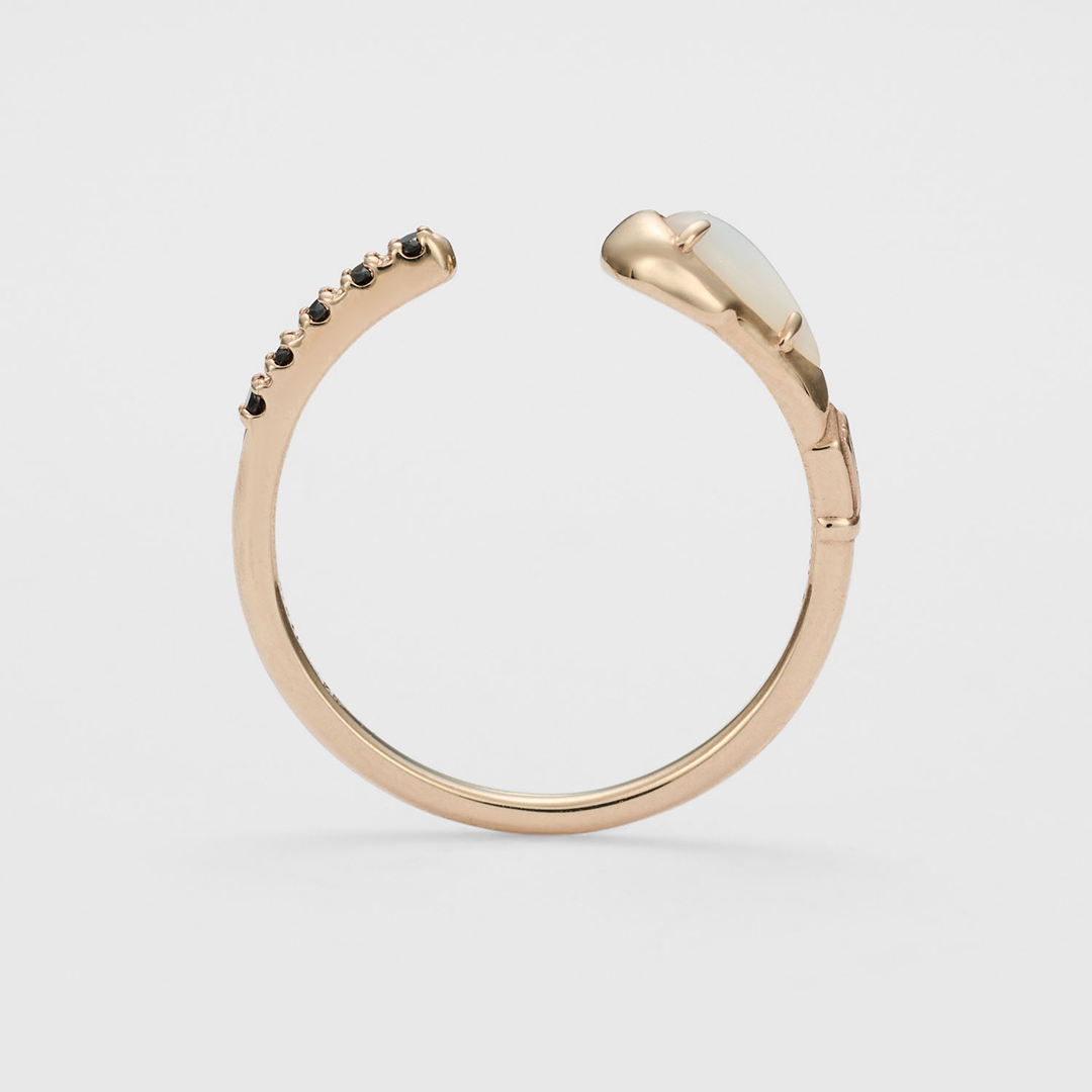 永遠の守りを宿す、蛇のリング