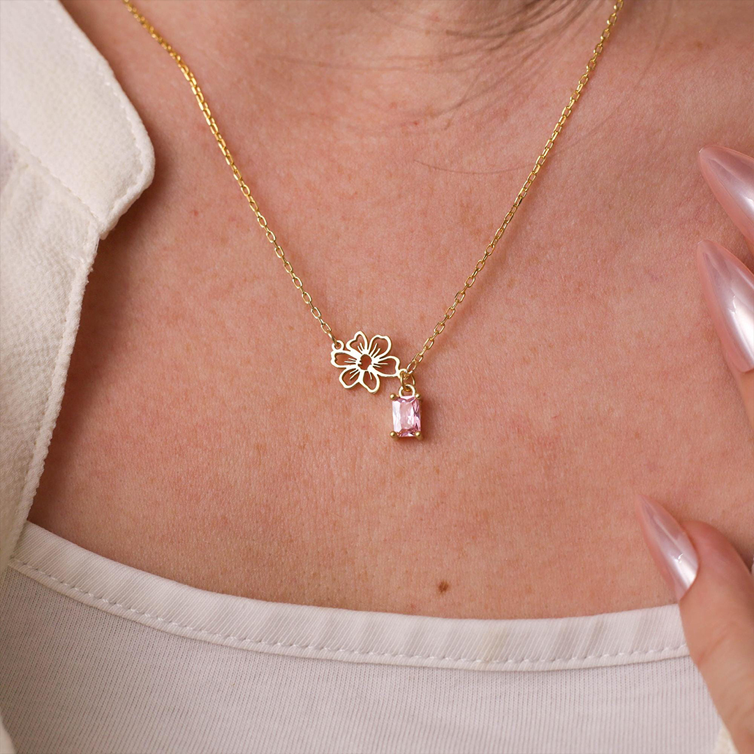 花と石が彩る、誕生日の記憶ネックレス