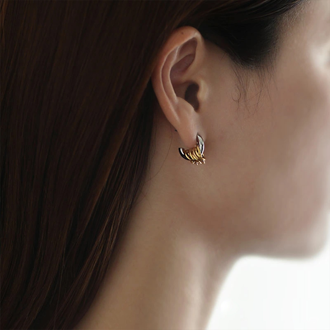 「ツートーン・ノット」スタッドピアス