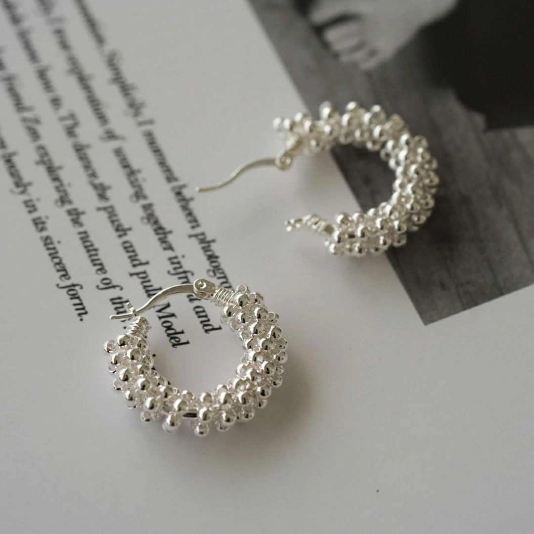 親友の小さなビーズの輪ピアス